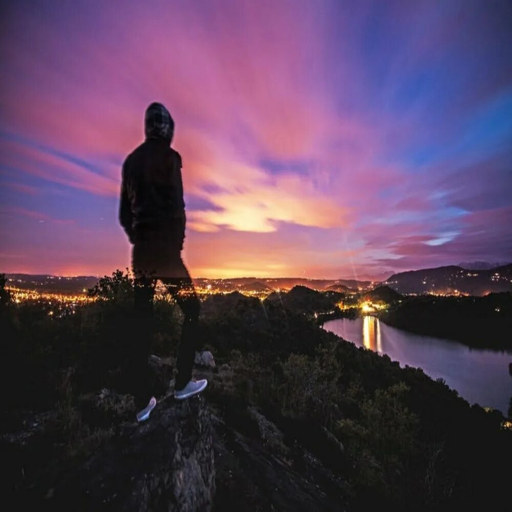 Девочка ночь песня. 30 seconds to mars night hunter ноты. I need to night песня. Нюша эта ночь. Девочка ночь певец.