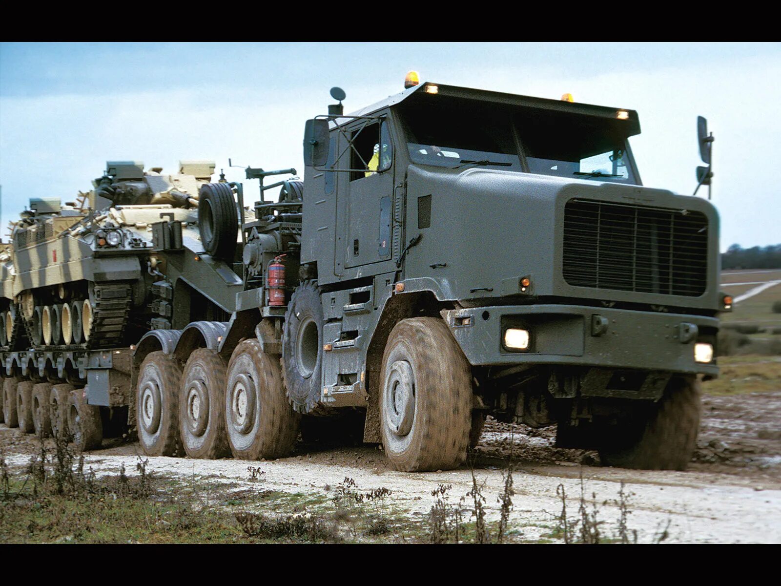 Тягач м. Ошкош м1070. ошкош m1070. танковый тягач ошкош м1070. тягач ошкош 6х6.