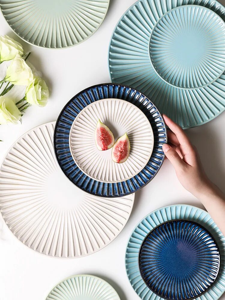 Разные тарелки. Красивая посуда для сервировки. Разные тарелки. Керамическая тарелка. Разные тарелки.