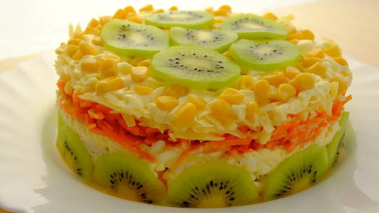 Салат с киви малахитовый. Салат с киви рецепты вкусный. Салат из киви малахитовый браслет. Салат изумрудный браслет с киви и курицей. Салат с киви рецепты вкусный.