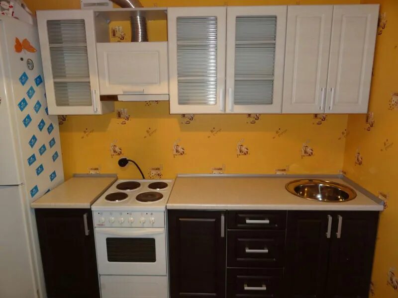 кухонный гарнитур прямой для хрущевки. кухня 2 метра с холодильником. кухня в один ряд с холодильником. кухонный гарнитур прямой для хрущевки. кухня азалия км 141.