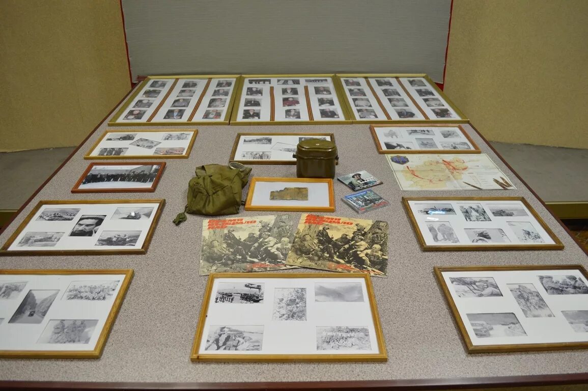 Выставка афган. Выставка афган. Выставка посвященная афгану. Выставка по афганистану в музее. Книжная выставка афганистан в библиотеке.