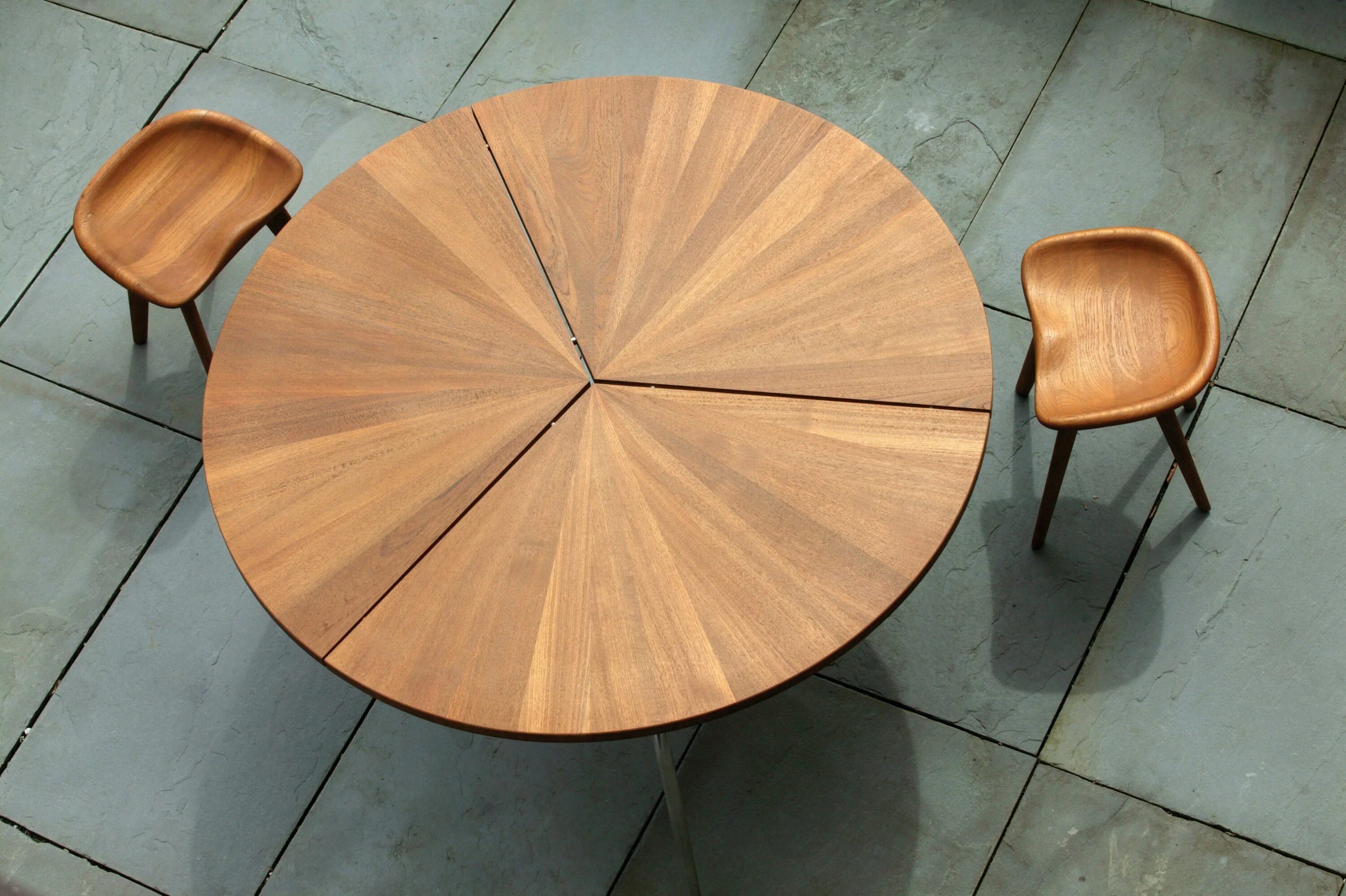 Circle table. Wooden circle table. circle classic table. table dining wooden circle.