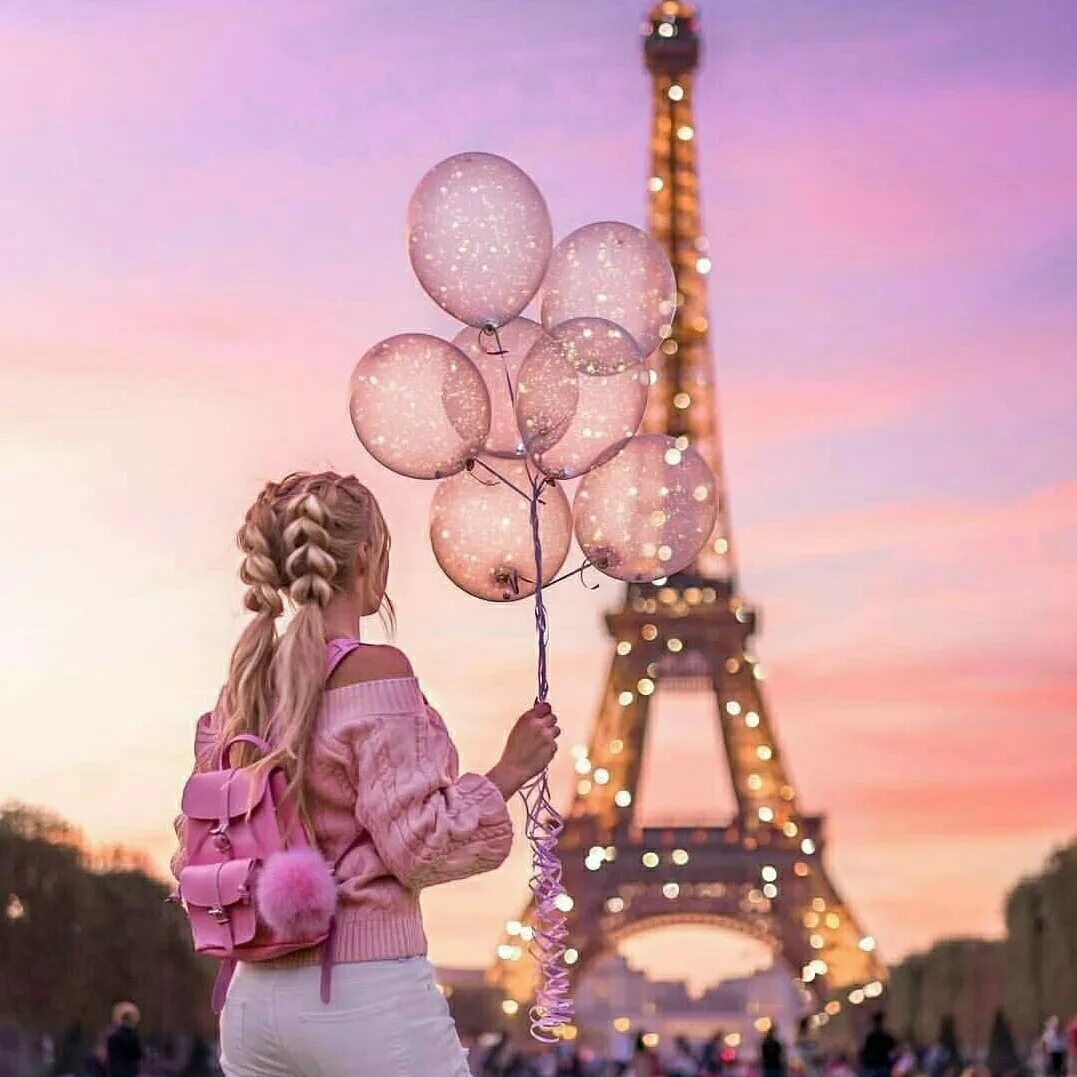 Шарами парижа. «Девушка в Париже». Девушка с шариками воздушными в Париже. Девушка и Эйфелева башня. Фотосессия с шариками в Париже.
