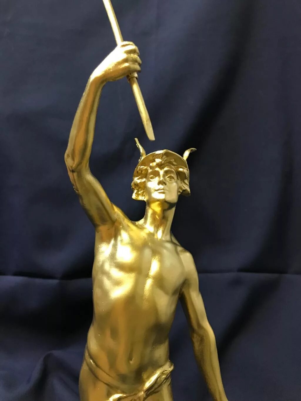 Гермес нижний. Гермес, Эрмий боги торговли. Гермес статуя. Меркурий Бог. Скульптура "Меркурий".