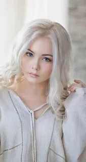 Юные белокурые девочки