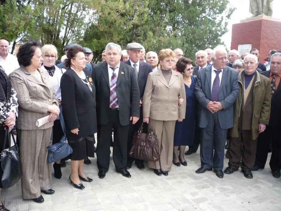 Моздок город. Моздок люди город. Моздок рсо алания. Алагирский райсуд рсо-алания. Моздок рсо алания.