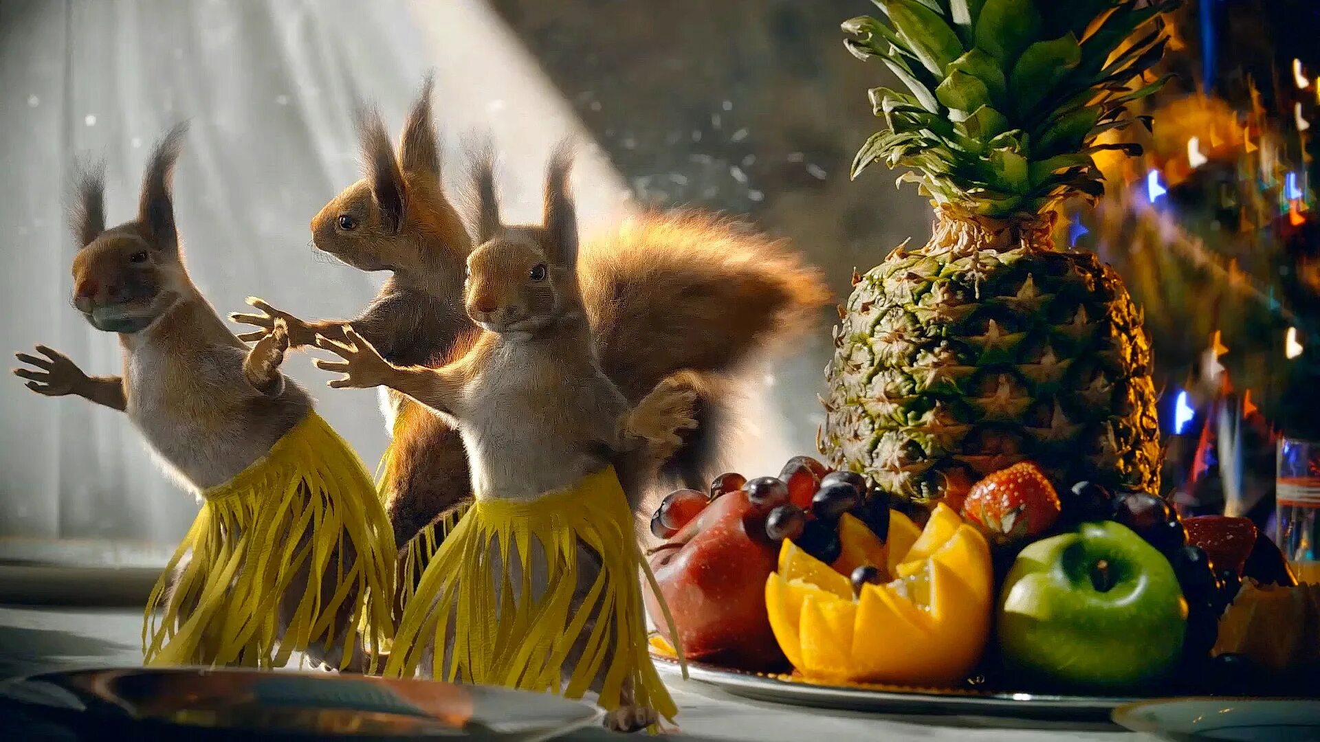 Выступление золотой белки на новогодней маске. Выступление золотой белки на новогодней маске. Маска горностай шоу маска. Маска волк. Маскарадная маска на золотом фоне.