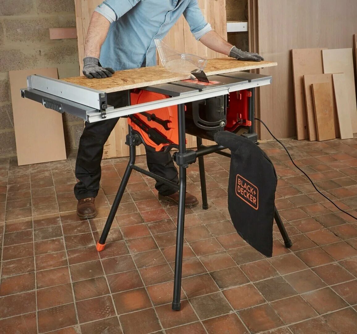 Black decker 710 торцовочная пила. Без пропила. Black+decker bes720-qs, 1800 вт. Настольная пила black+decker bes720-qs. Пропил.