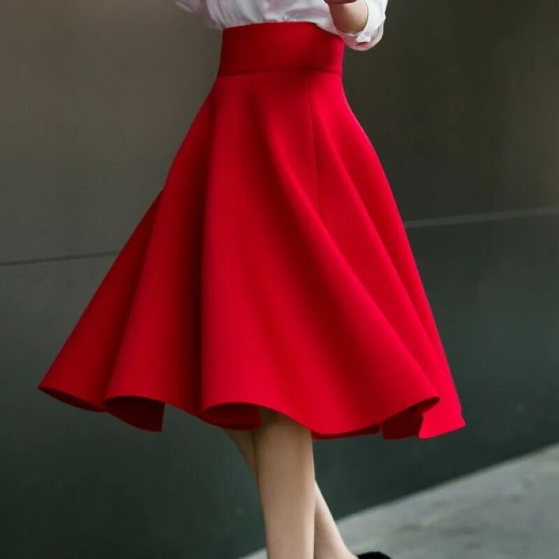 Юбка колокольчик. Юбки солнце талией. Юбка выше колена. Юбка клёш с завышенной талией. Юбка-клеш черная.