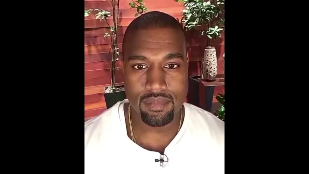 W meme. Канье уэст мем. Канье уэст мемы. Kanye west. Канье уэст с листом бумаги.