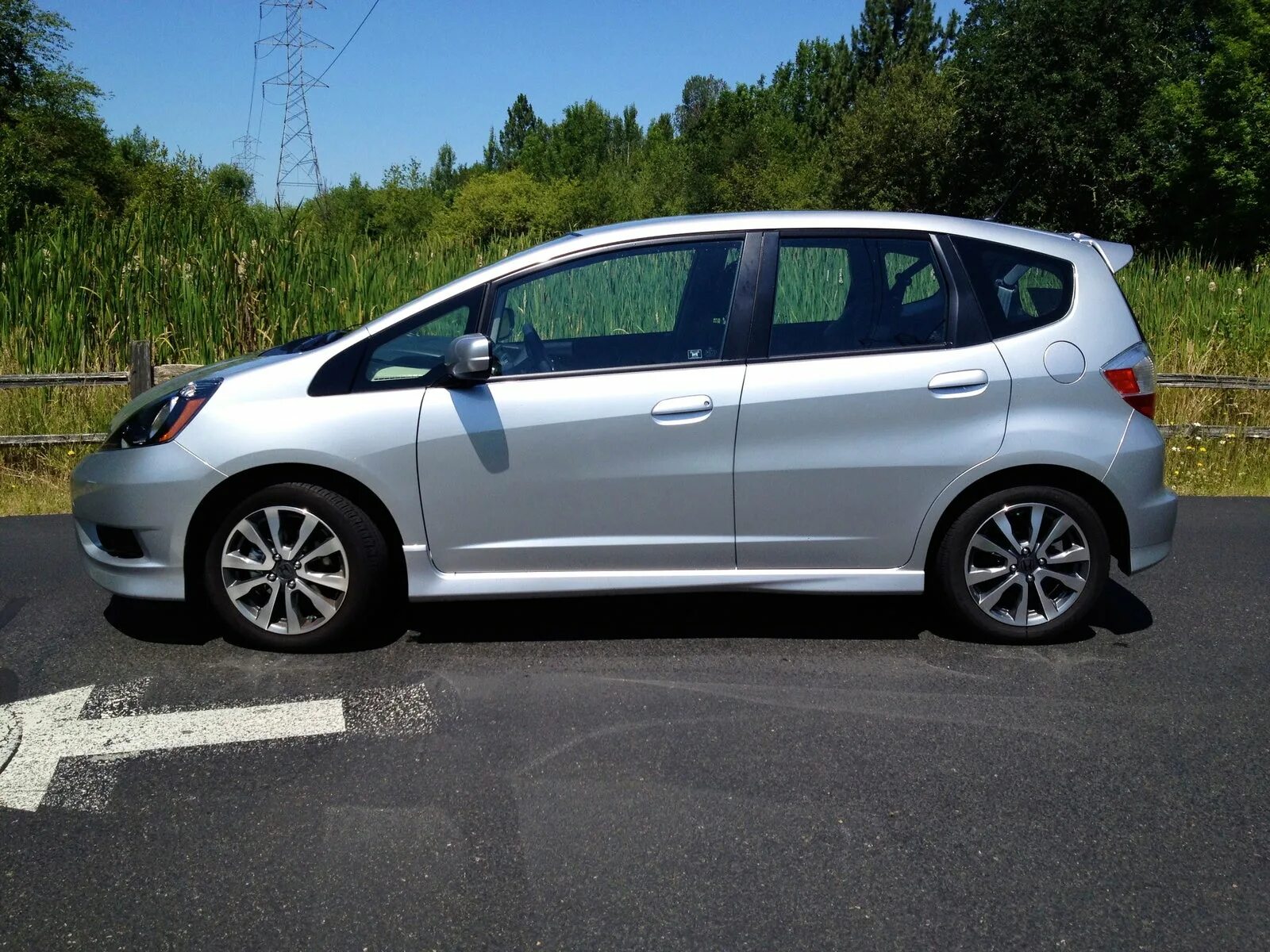 Фит 2012 год. Honda Fit 2012. Honda Fit 2012г. Honda Fit Silver and. Хонда Fits 2012.