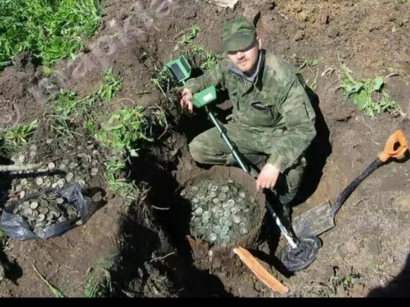 Находки на металлоискатель. Металлоискатели для раскопок. Кладоискательство с металлоискателем. Военный металлоискатель.