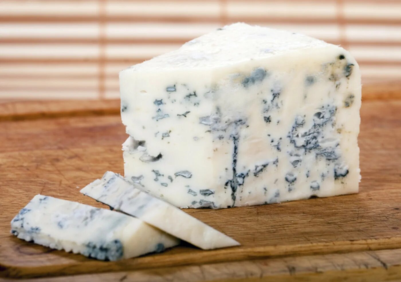 Рокфор, Бри, горгонзола. Сыр Blue Cheese. Камамбер и горгонзола. Сыр с плесенью. Сыр без плесени