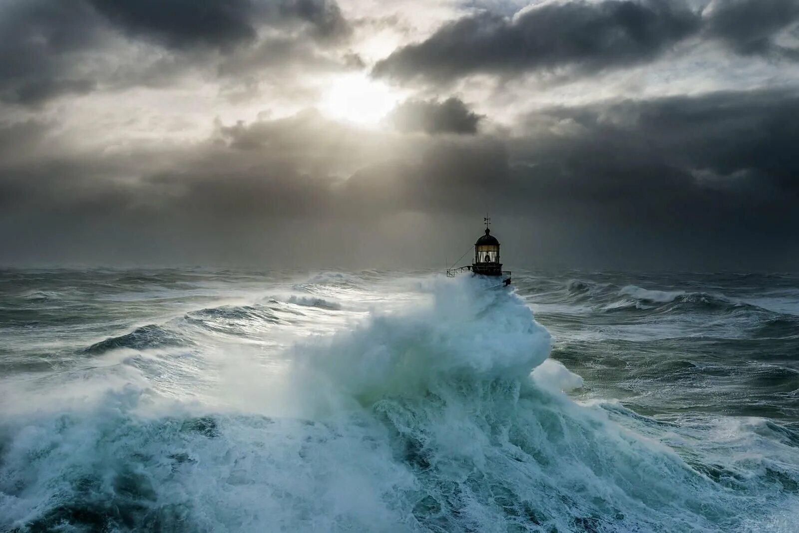 Море шторм. Сильные волны. «шторм на черном море». Бушующее море. Буря на море.