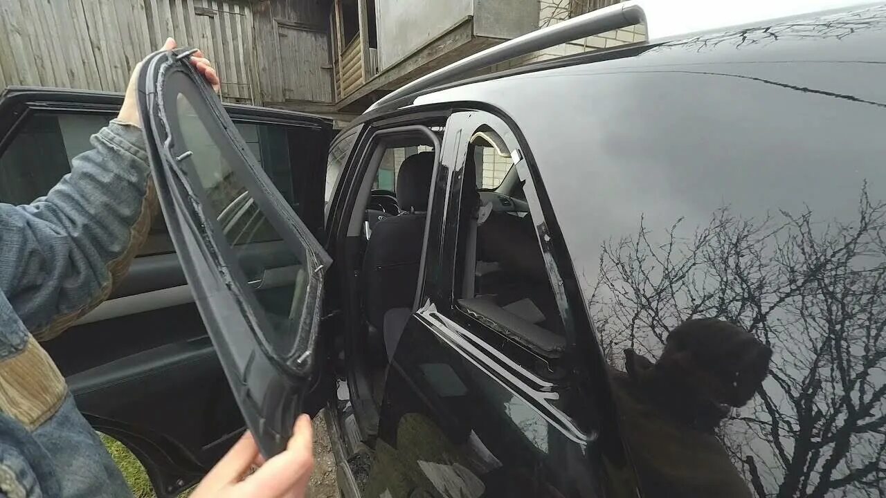 Снятие задней форточки террано. Замена заднего стекла opel vectra b. Крепление заднего стекла ваз 2107. Задние боковые стекла. Вклейка стекла ваз 2110.