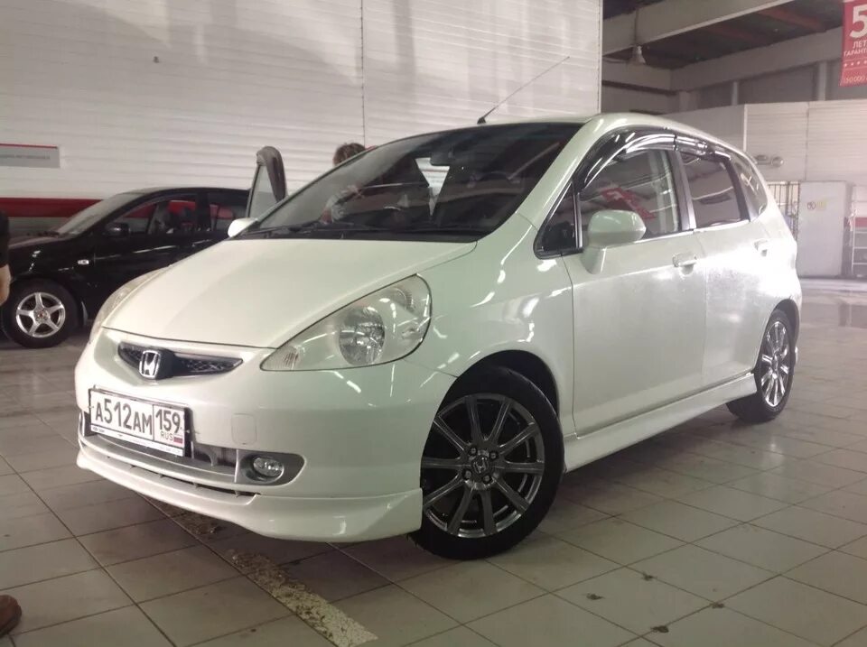 Литые диски хонда фит r14. Honda fit r16. Диски оригинальные r15 honda fit. Honda fit 4 поколение rs. Honda fit r16.