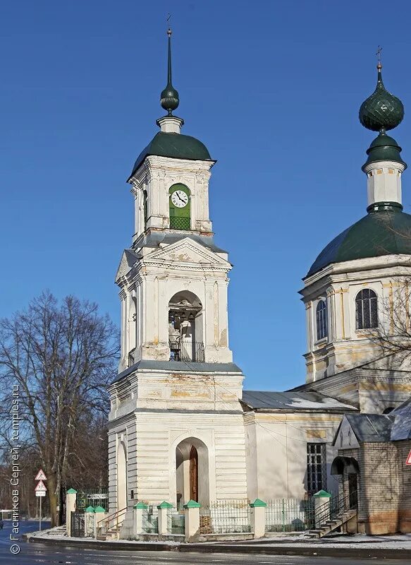 Шепот улиц петровское ярославская область. Петровск Ярославская область. Преображенская Церковь в Петровске Ярославской области. Посёлок Петровский Ярославская область.