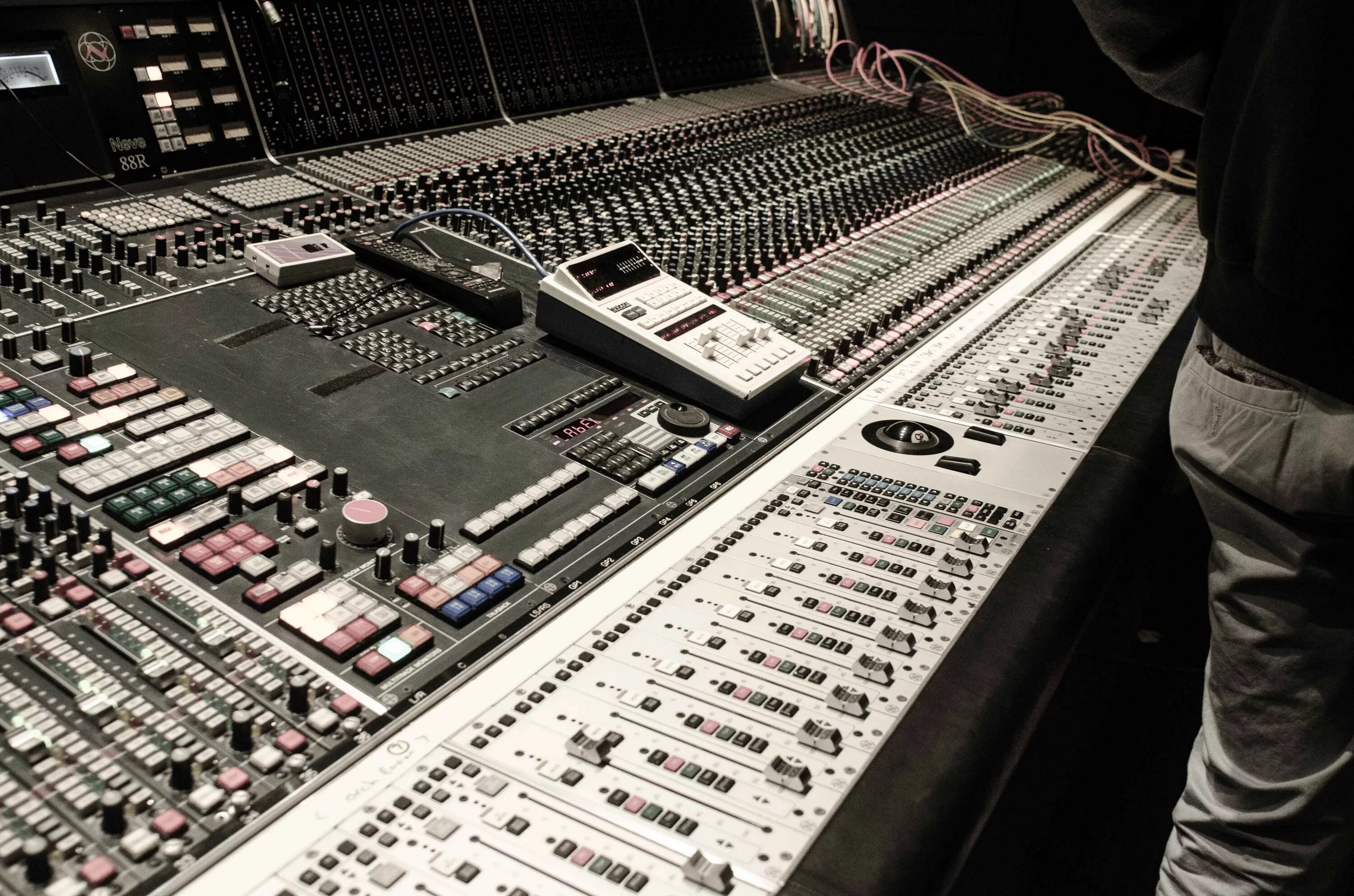 Mixing studio. Мастеринг. мастеринг фото. mixing and mastering. neve 88r 500.