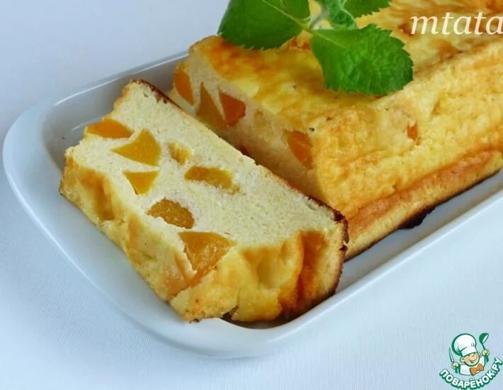 Запеканка из творога с персиками. Запеканка с персиками. Запеканка с персиками и творогом. Запеканка с консервированными персиками. Творожник с персиком.