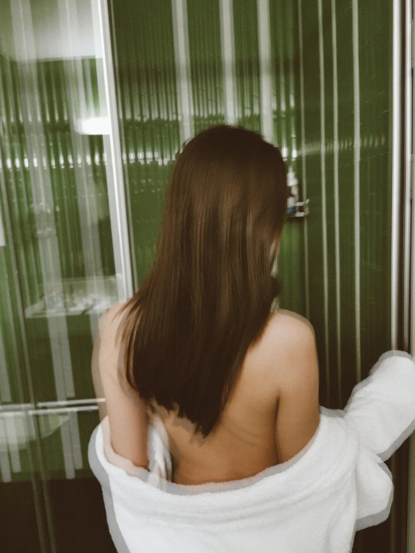 Женские ноги в ванной. Ножки девушки в ванной. Фотосессия в ванной. Красивые ноги в ванной. Ножки девушки в ванной.