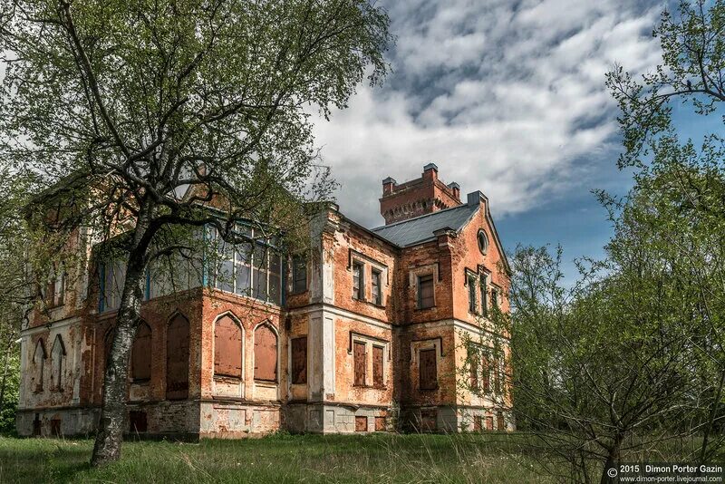 Усадьба деревня ноздрево. Усадьба Неклюдова Боровичи. Усадьба помещика Неклюдова Новгородская область. Усадьба Неклюдова Гверстянка. Гверстянка Боровичи усадьба замок Неклюдова.