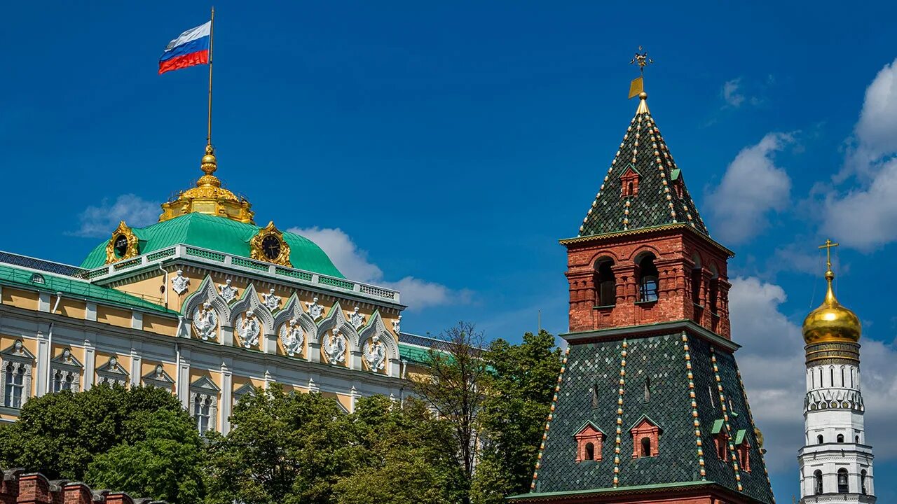 Российская сторона. Кремль в Белоруссии. Музей напротив Кремля. Московский университет напротив Кремля. В Кремле предостерегли Киев..