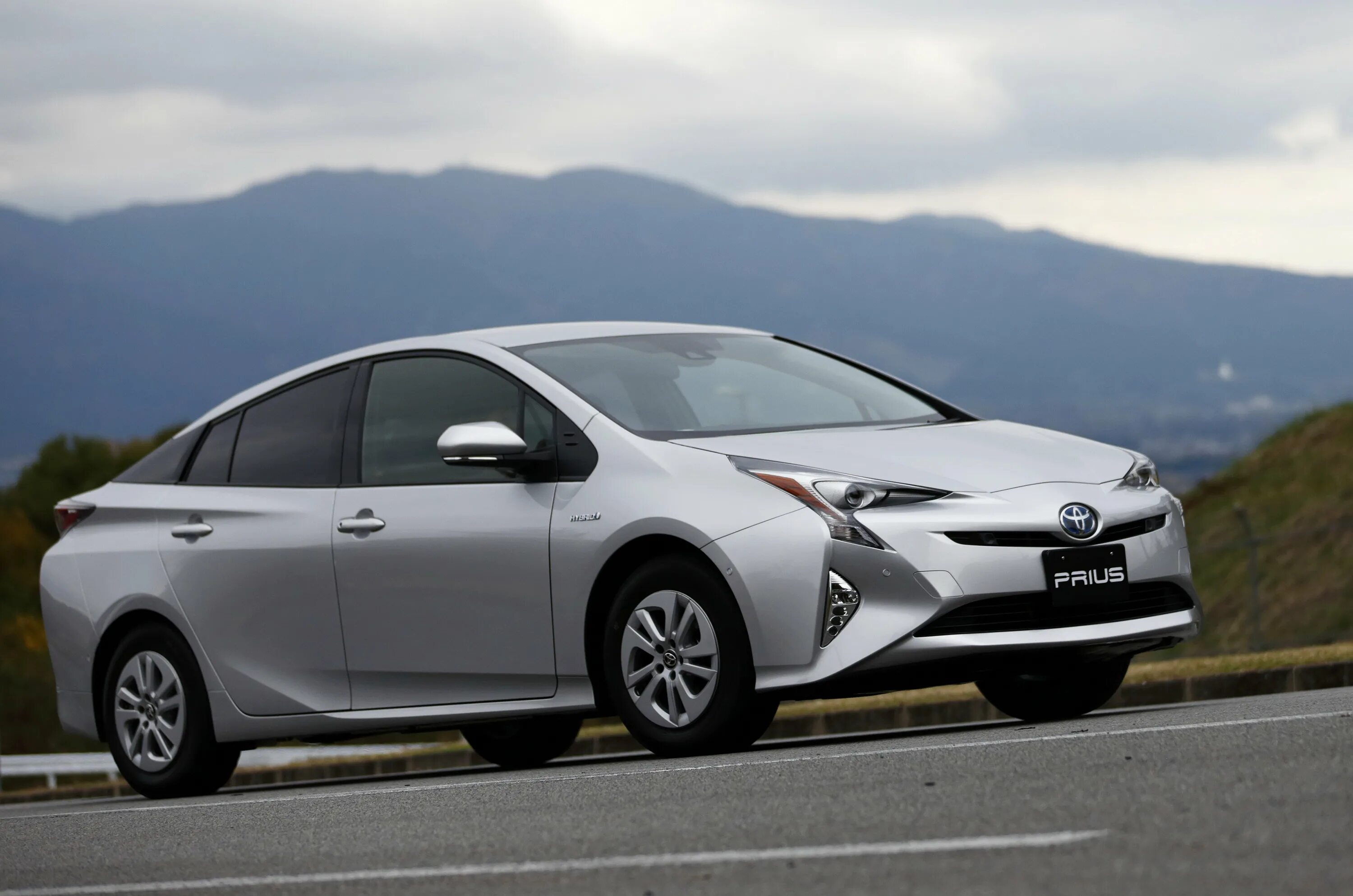 Toyota Hybrid. Toyota Prius 4. Тойота Приус гибрид. Тойота Приус гибрид 4 поколение. Авто гибриды цена