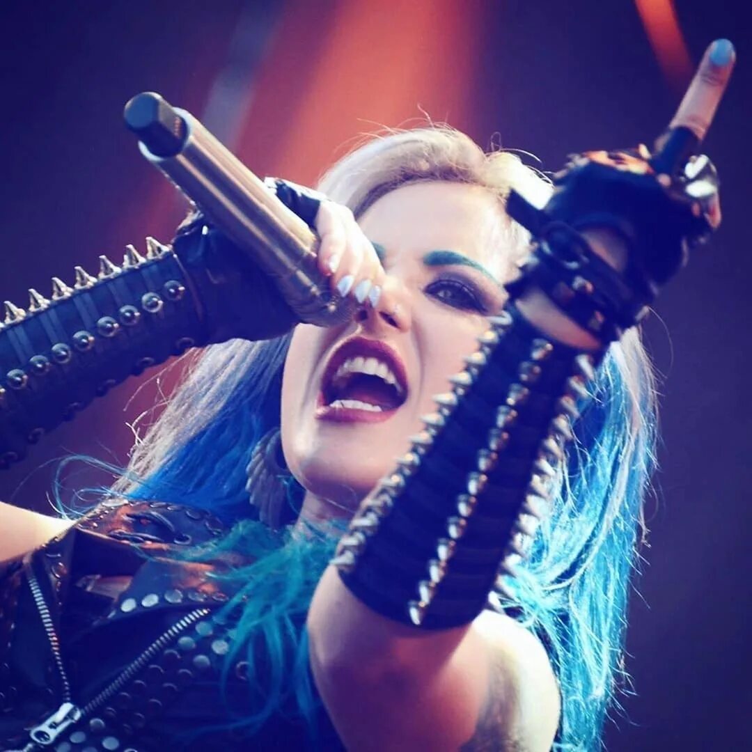 Слушать лучший женский вокал. Alissa White-Gluz. Alissa White-Gluz 2023. Arch Enemy солистка. Arch Enemy 2023.