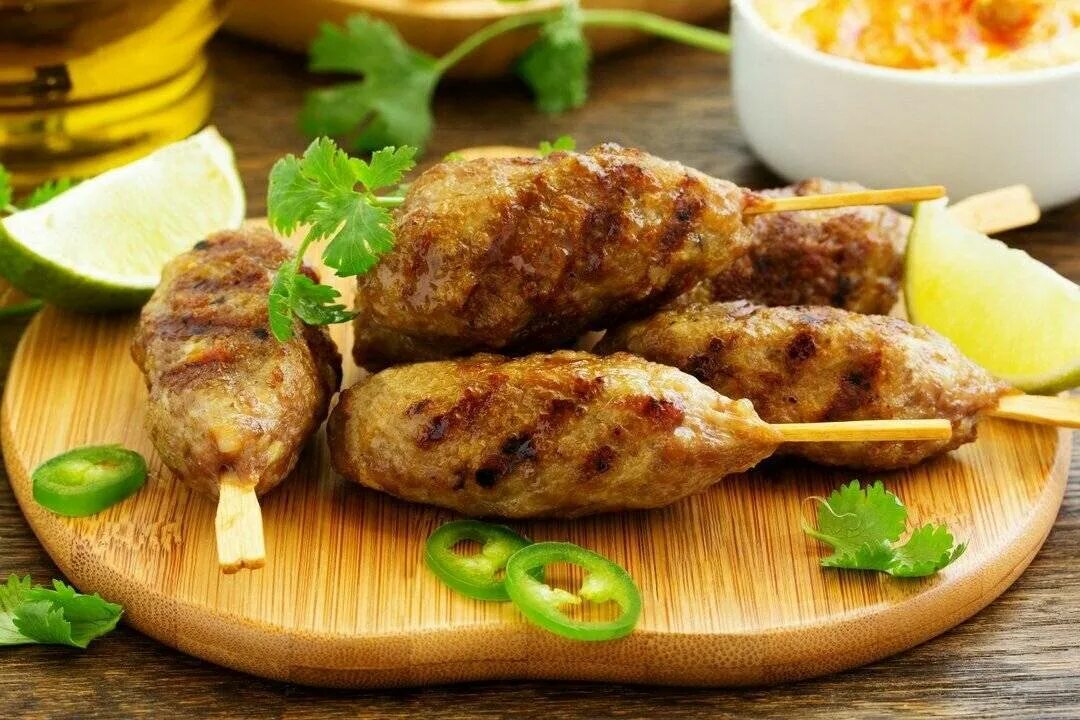 Кюфта по армянски рецепт пошагово. Кюфта турецкая. кюфта армянская. тава кюфта. армянское блюдо кюфта.