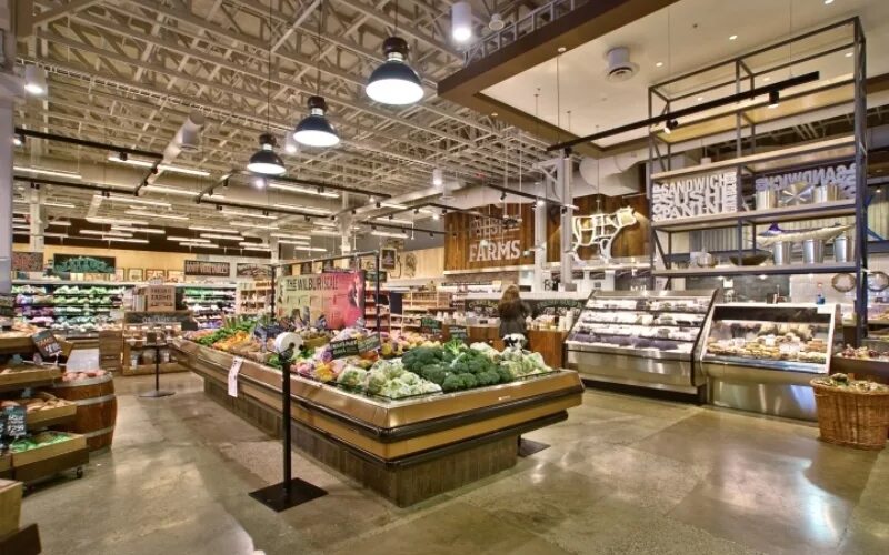 Торговый центр еда. Фермерский торговый центр fresh st. farms в канаде. красивый продуктовый магазин. продуктовый магазин изнутри. продуктовый магазин внутри.