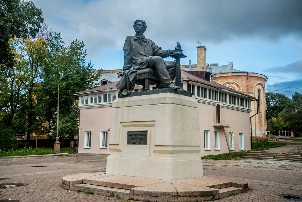 памятник микешину в смоленске. скульпторы смоленска. михаил микешин скульптор памятники. валерий гращенков скульптор смоленск. михаил осипович микешин памятник в смоленске.