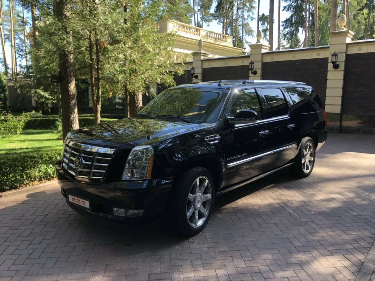 эскалейд 2011 года