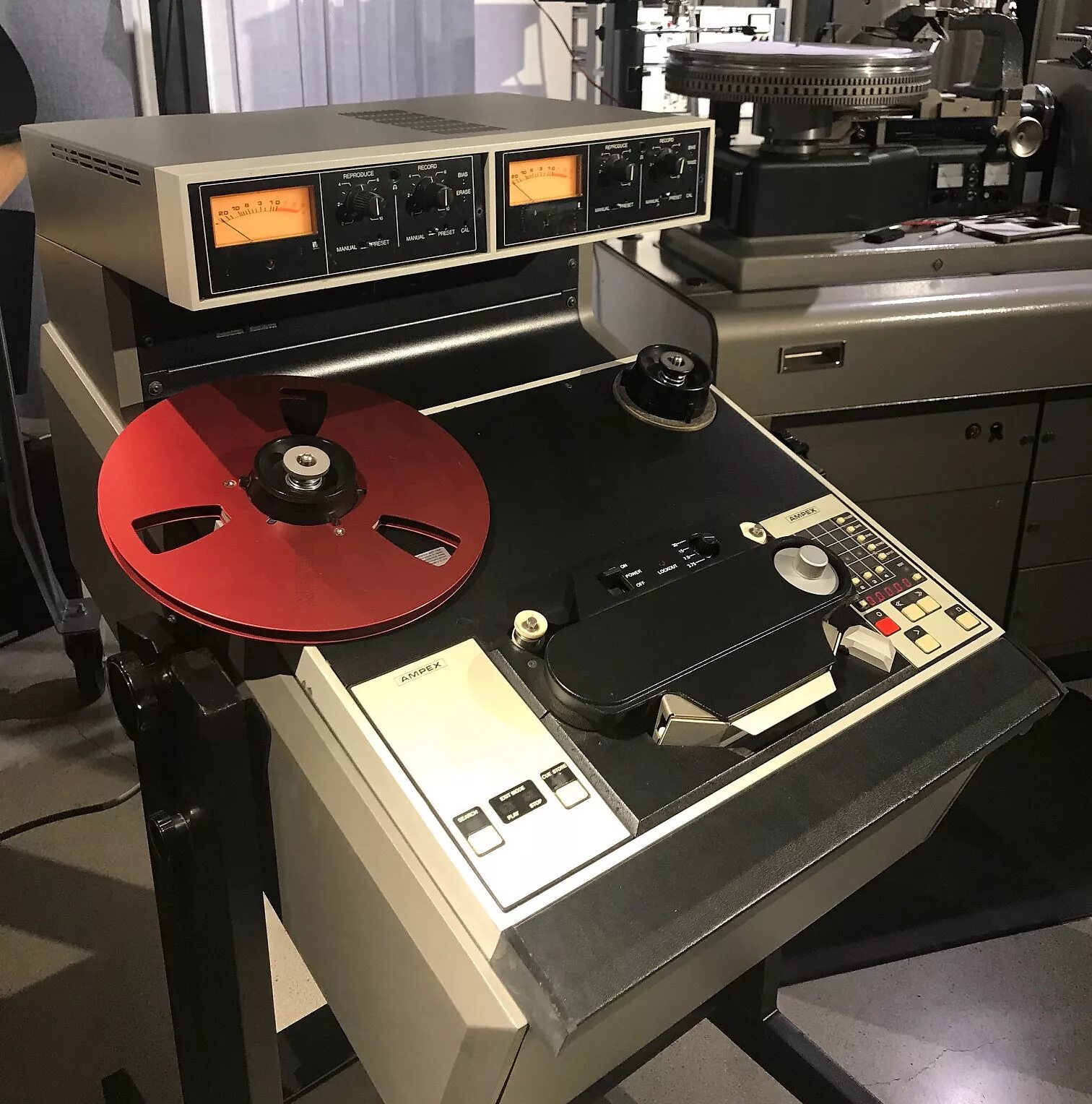 Tape machines. Ampex atr-102. ampex atr-102 mastering tape recorder. ampex atr 102 катушечный магнитофон. ampex atr-100.