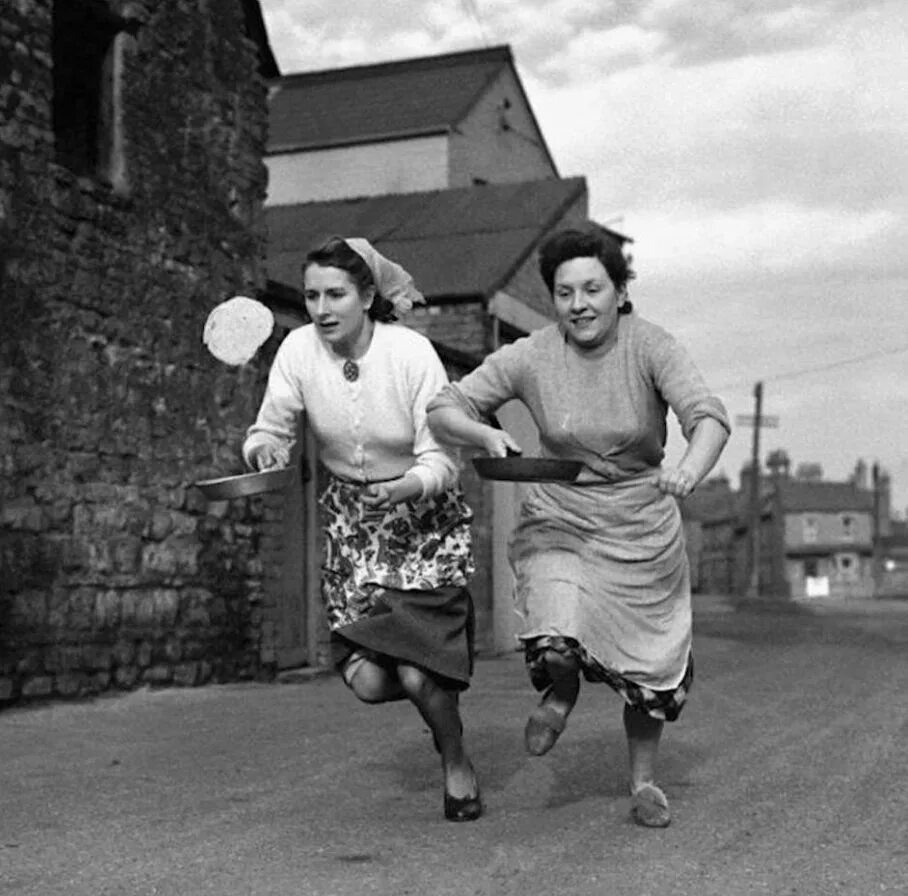 Забавные исторические снимки. Англия 1950. Интересное ретро. Интересные старые снимки. Старые смешные картинки