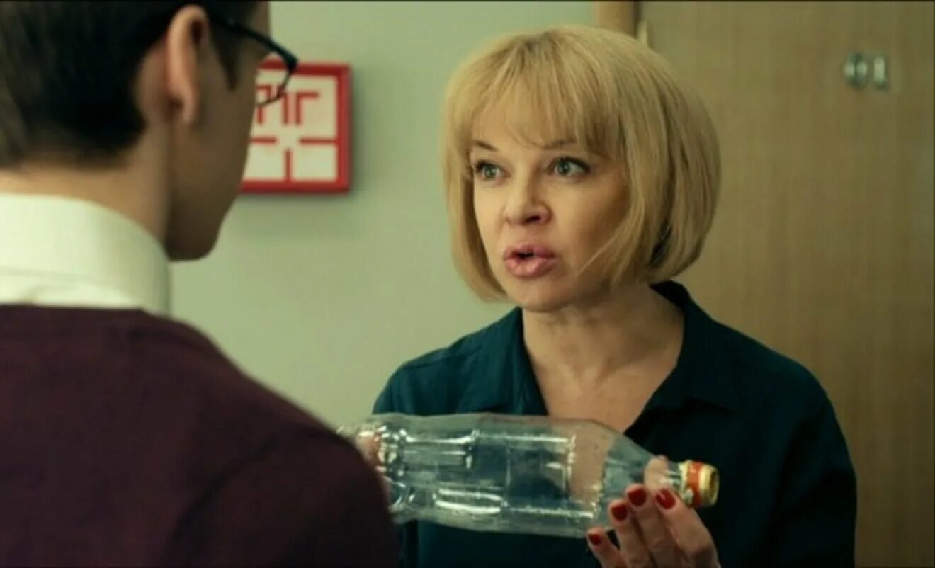 Вахтерша из универа. Универ новая общага зоя михайловна. Зоя михайловна универ. Елена валюшкина коменда. Универ коменда зоя михайловна.