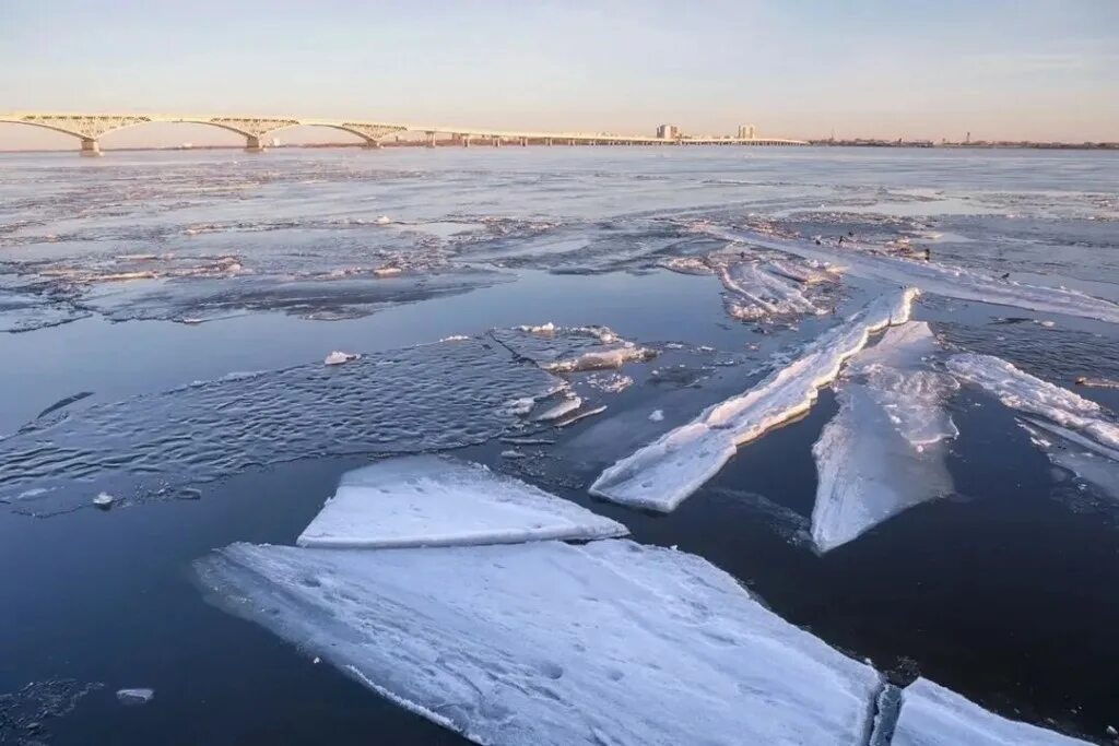 Лед тронулся. Лед на реке тронулся. Лед тронулся картинки. Форум лед тронулся