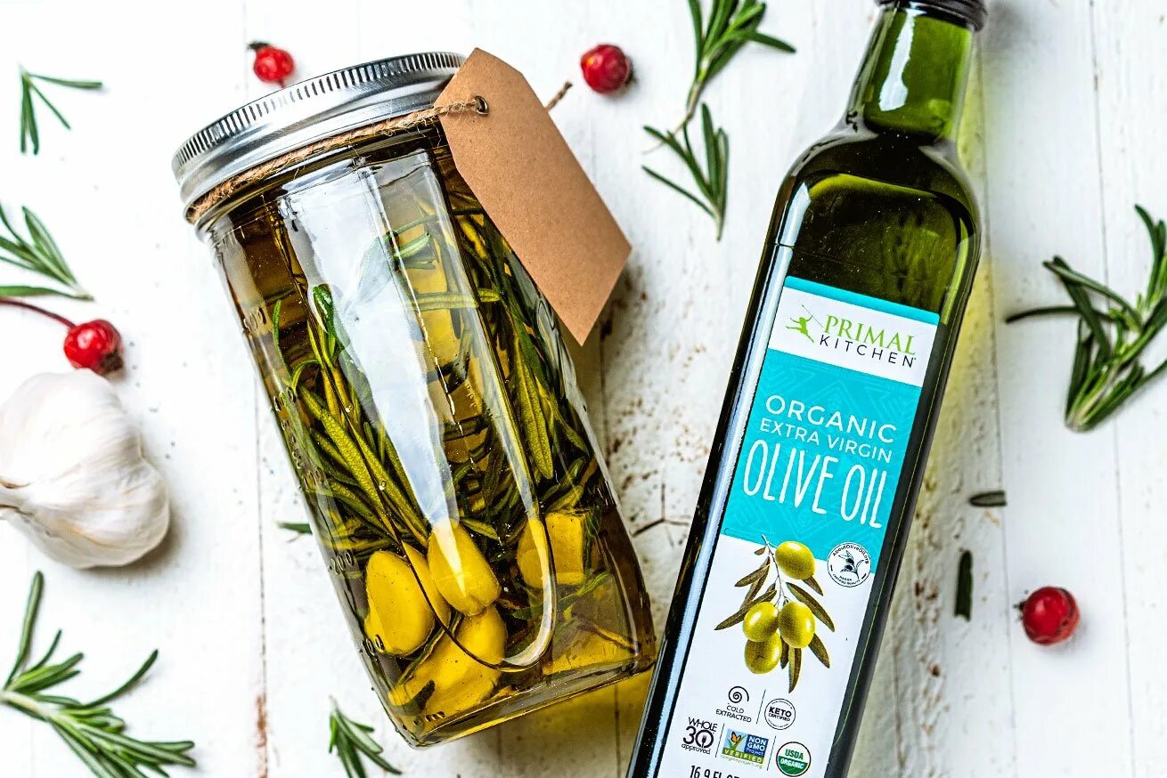 Почему горчит льняное. Оливковое масло. Итальянское оливковое масло. Оливковое масло медицинское. Реклама оливкового масла.
