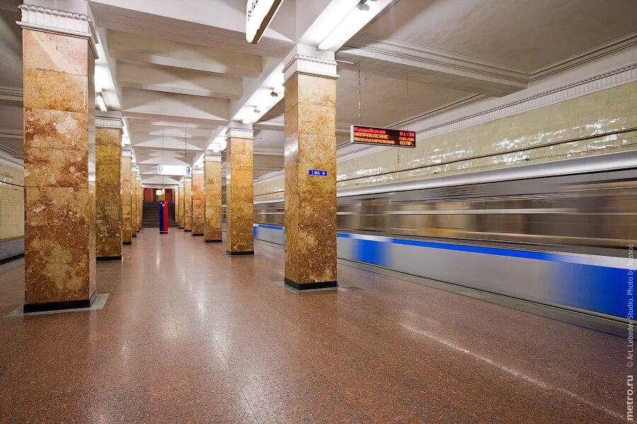 Станция арбатская филевской линии. Арбатская (станция метро, филёвская линия). Станция кунцевская филевской линии. Смоленская (станция метро, филёвская линия). Станция метро кунцевская платформа филевская линия.