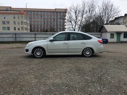 Гранта фл лифтбек на дисках