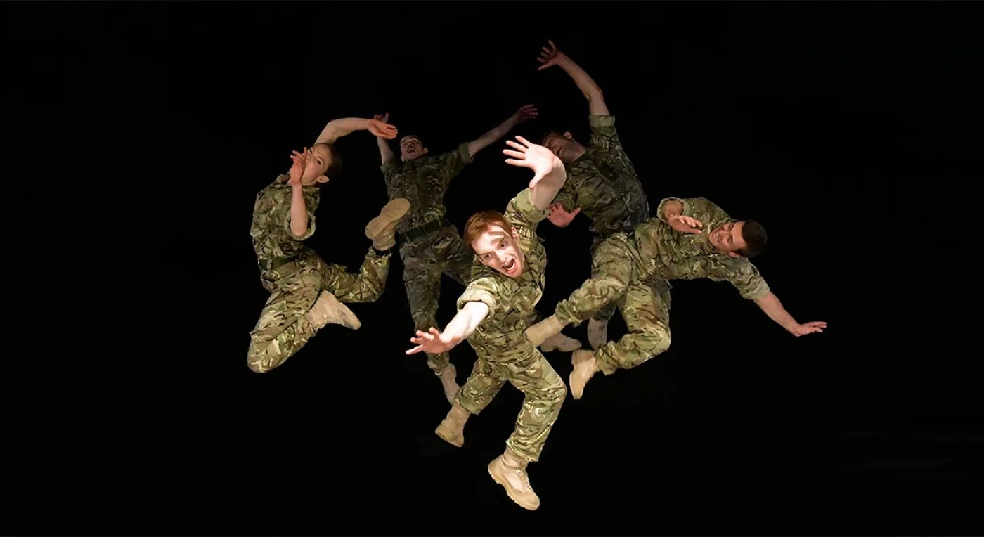 Где солдат танцует. Солдаты танцуют. Танцы в армии. Танцующий солдат. Солдатский танец.