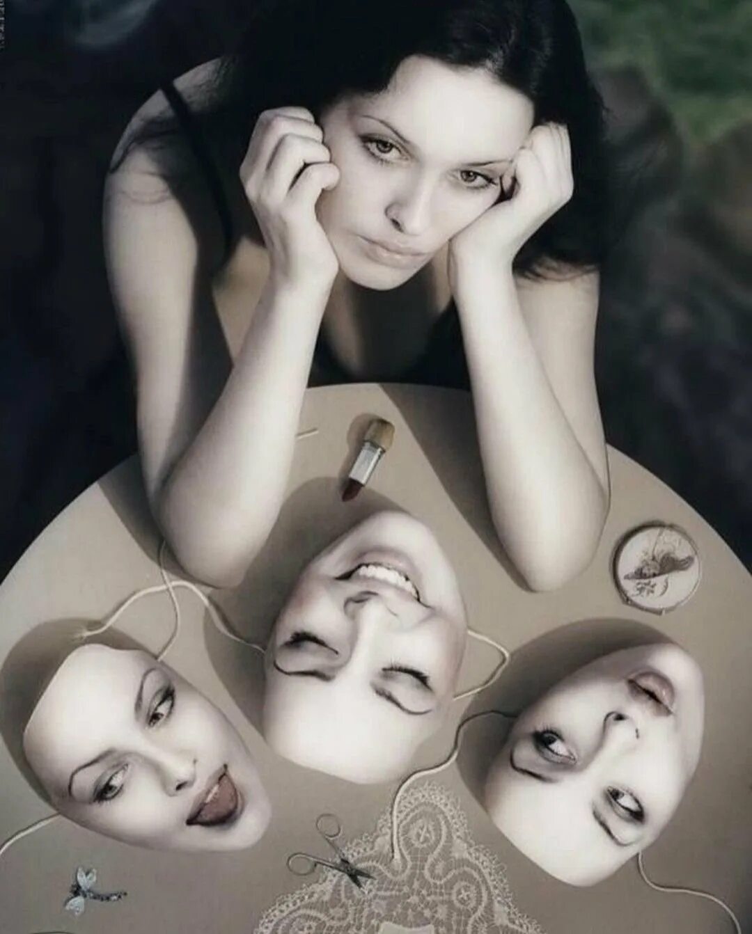 Маски эмоции. Ладонь с отражением. Креативные фотопортреты. Техника отражения чувств в психологии. Отражение эмоций собеседника.