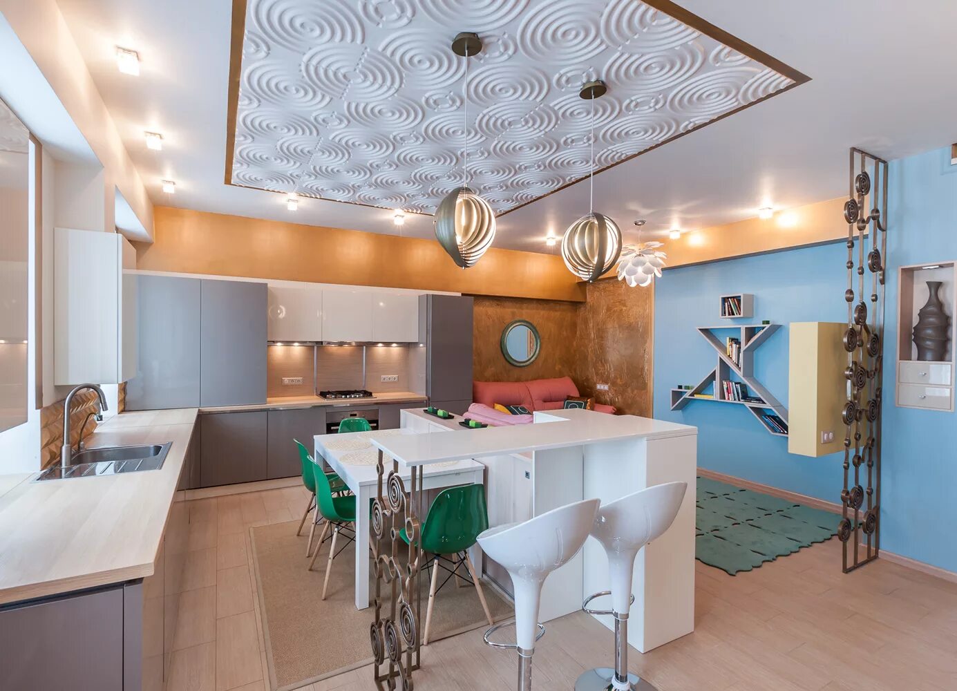 Навесной потолок на маленькой кухне. Отделка потолка на кухне. Потолки в кухню 3 3. Натяжной потолок на кухне. Двухуровневый потолок на кухне.