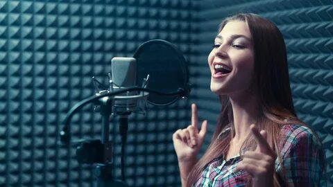 Слушать клип поет девушка