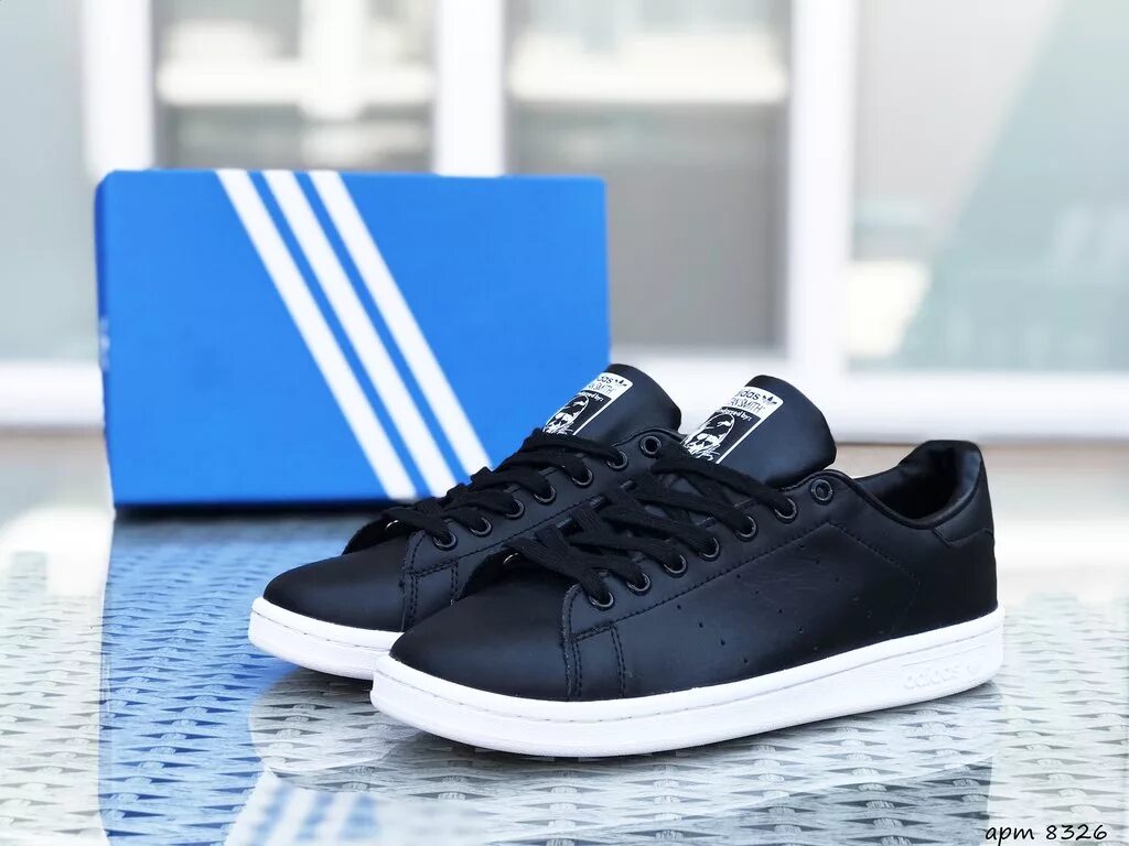 Adidas Stan Smith черные с белой подошвой. Кеды адидас стен Смит черные. Кроссовки адидас смиты черные. Кеды адидас Стэн Смит черные.