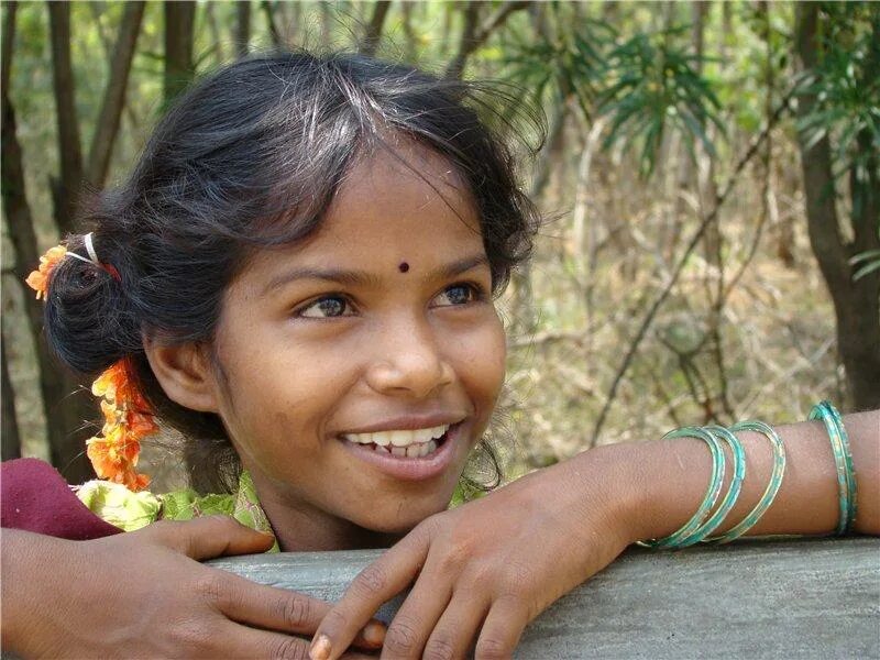 Девочка из трущоб. Индус подросток. Индиа герл. Подростки индуски. Маленький индус.