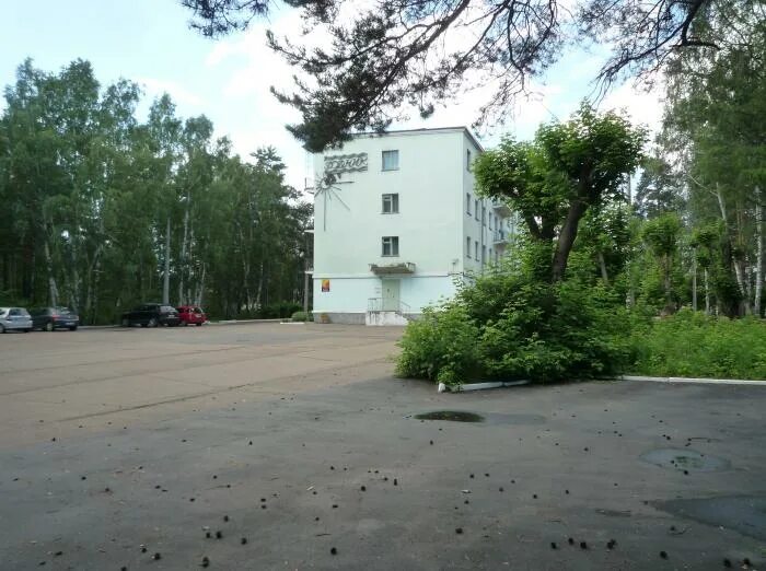 Санаторий родник ангарск. Санаторий профилакторий Родник Ангарск. Парк профилактория Родник, Ангарск. Бассейн Родник Ангарск.