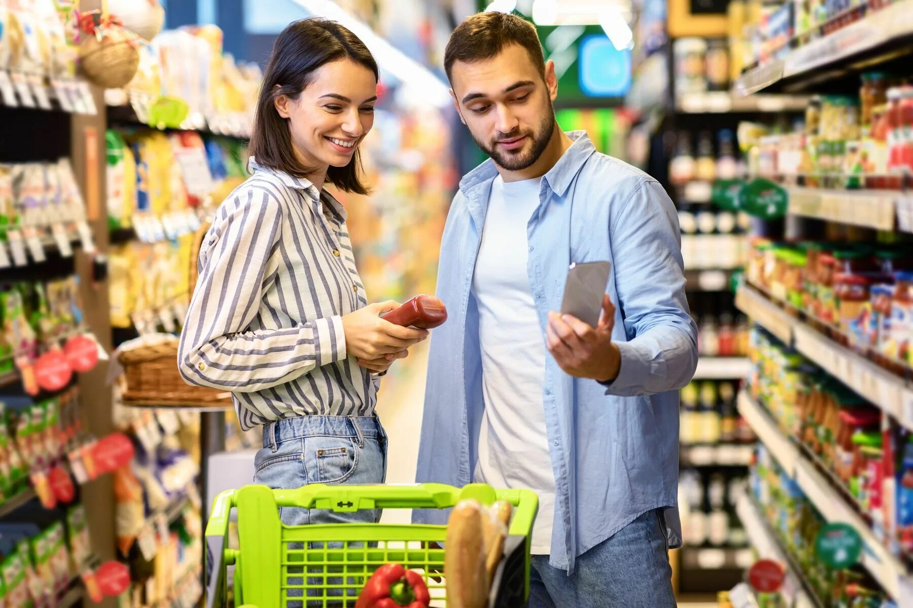 My every day shopping. Пара в супермаркете. Цифровой Ритейл. Семейка в супермаркете. Супермаркет с паром.