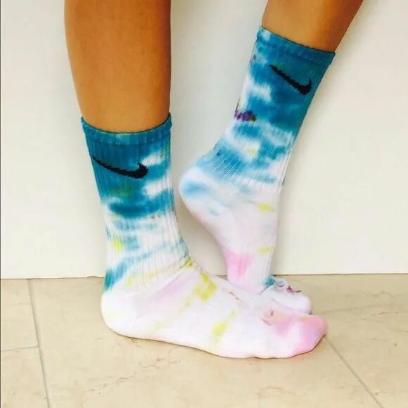 Дай носочек. Носки Nike Tie Dye. Nike Tie Dye Socks. Носки Nike tai dai. Носки Nike с разводами.