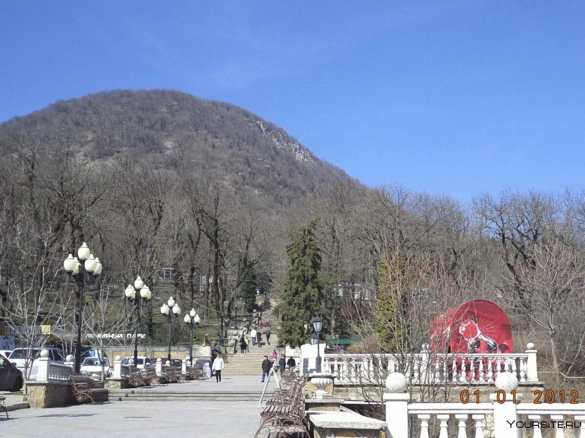 Гора железная железноводск. Железноводск парк с горами. Гора железная Железноводск зимой. Железноводск 1999.